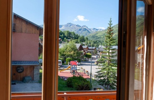 Le Bettaix Ski Chalet | Chalet in the Heart of the Three Valleys, 300m from Bettex Chairlift