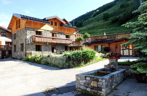 Le Bettaix Ski Chalet | Chalet in the Heart of the Three Valleys, 300m from Bettex Chairlift