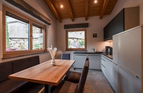 Rifiano House | Chalet Jasmin – Spacious Chalet with Garden and Olive Tree, Ideal for Relaxing Getaways