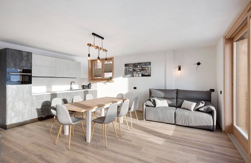Valtellina Ski Chalet | Chalet 'Plaz' with Mountain Views, Private Garden and Wi-Fi