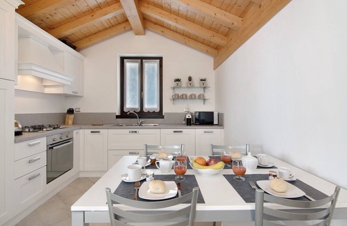 Valtellina Ski Chalet | Chalet Rustico Borgo Vico: Lake View, Terrace, Parking – Cyclists Welcome!