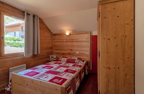 Pra Loup Ski Chalet | Chalet, view valley, terrace, fireplace or stove, ski locker, 80m², Pra Loup