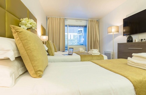 Courchevel Hotel | Chambre pour 3 proche des Pistes!