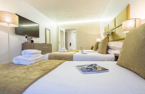 Courchevel Hotel | Chambre pour 3 proche des Pistes!