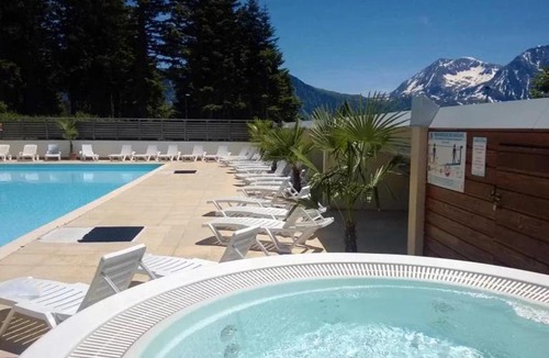 Chamrousse Apartment | Charmant F2, départ randonnée, pied des pistes, piscine, toutes commodités