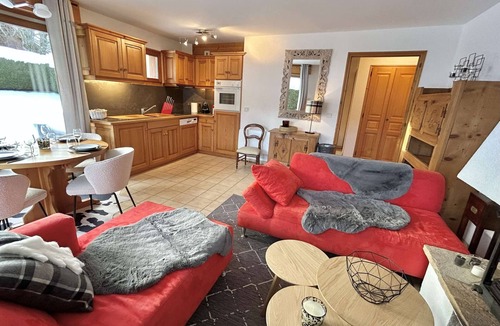 Demi-Quartier Apartment | Charming 2-bedroom apartment, garden, parking, and wifi in Demi-Quartier