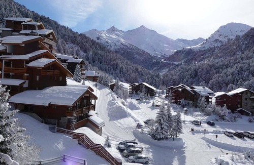 Meribel-Mottaret Apartment | Charming 2* Ski-In Duplex, 6 Pers, South Balcony