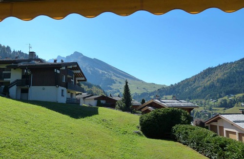 La Clusaz Apartment | Charming 3* apartment, near slopes, wood stove, garage, WIFI