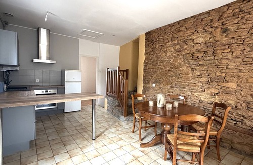 Cogny Apartment | CHARMING APARTMENT IN THE HEART OF PIERRES DOREES