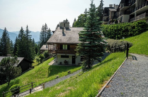 Alpe des Chaux Apartment | Charming apartment located in Les Arsets approx. 1 km from the start of the Fracherets ski lift link