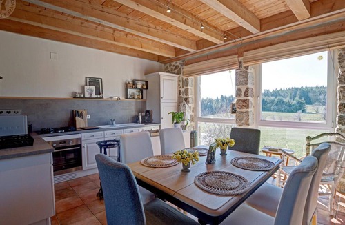 Saint-Regis-du-Coin Cottage | Charming cottage near ski trails, 2 bedrooms