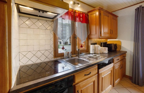 Villarodin-Bourget Apartment | Chez Stephane et Estelle: Mountain View Apartment with Shared Terrace and Wi-Fi