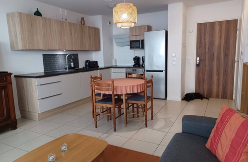Castelnau-le-Lez Apartment | Clos des Chênes - Very quiet apt. near Montpellier - Tramway 1 minute away