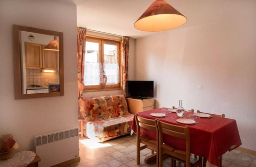 Aussois Apartment | COM213M: Apartment in a quiet neighborhood near the free shuttle buses and the swimming pool