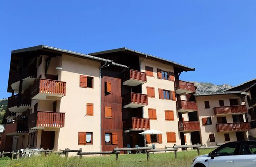 Aussois Apartment | COM213M: Apartment in a quiet neighborhood near the free shuttle buses and the swimming pool