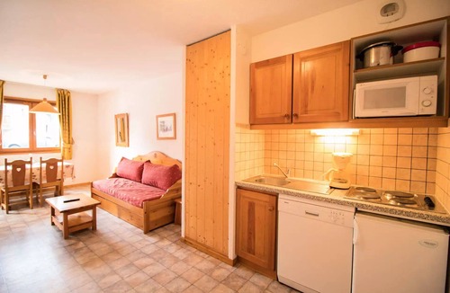 Aussois Apartment | COM318M: Apartment in a quiet neighborhood near the free shuttle buses and the swimming pool