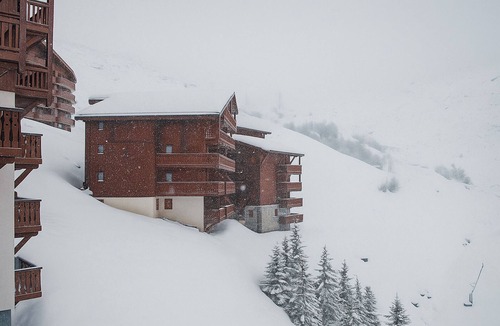 Les Bruyeres Apartment | Comfortable apartment for 4 near slopes, equipped kitchen