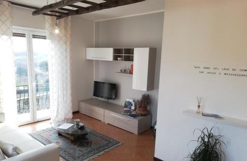 San Fermo della Battaglia Apartment | Como Ricky Apartment with Terrace & Green Area, Parking Nearby