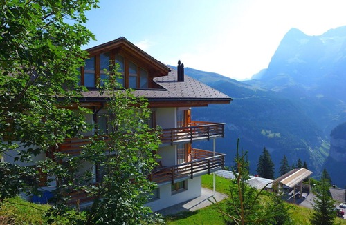 Murren Apartment | Cosy apartment for 10 people with WIFI, TV and balcony
