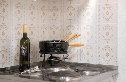 Ovronnaz Apartment | Cosy apartment for 2 guests with WIFI, TV and balcony