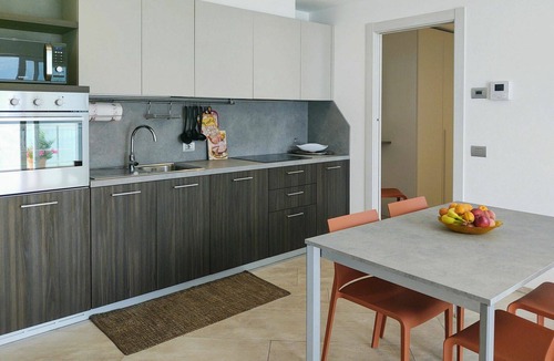 Trezzone Apartment | Cosy apartment for 4 guests with WIFI, A/C, TV, terrace and pets allowed