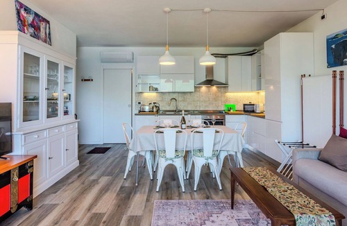 Calozzo Apartment | Cosy apartment for 4 guests with A/C, WIFI, pool, TV, patio and panoramic view