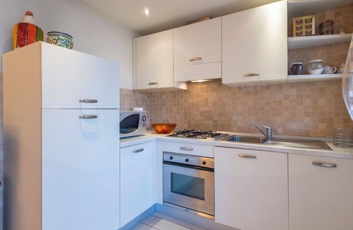 Sarnico Apartment | Cosy apartment for 4 guests with WIFI, A/C, TV and terrace