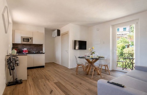 Ossuccio Apartment | Cosy apartment for 4 guests with A/C, WIFI, balcony, pets allowed and panoramic view