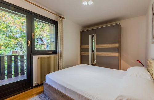 Carisolo Apartment | Cosy apartment for 5 guests with WIFI, TV and patio
