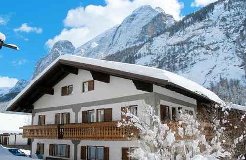Canazei Apartment | Cosy apartment for 6 guests with WIFI, TV and patio