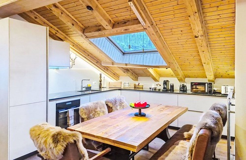 Taesch Apartment | Cosy apartment for 6 guests with WIFI, TV and balcony