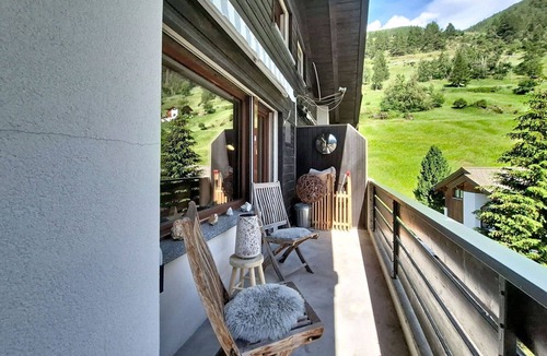 Taesch Apartment | Cosy apartment for 6 guests with WIFI, TV and balcony