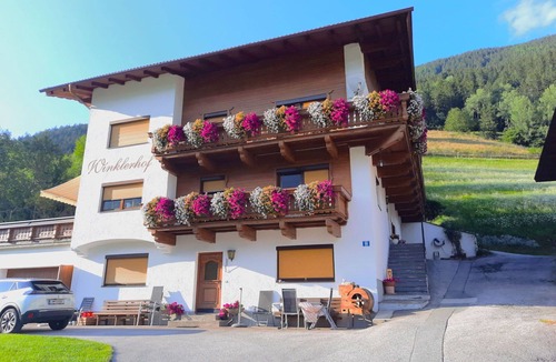 Oetz Apartment | Cosy apartment for 8 guests with WIFI, TV, balcony and pets allowed
