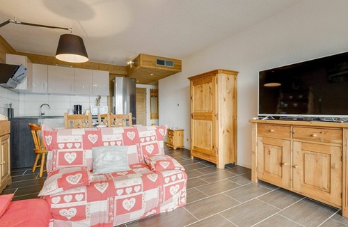 La Toussuire Apartment | Cosy apartment for 6 people with WIFI, TV and balcony