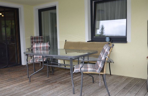 Sankt Anton am Arlberg Villa | Cosy apartment in villa for 5 guests with WIFI, TV and pets allowed