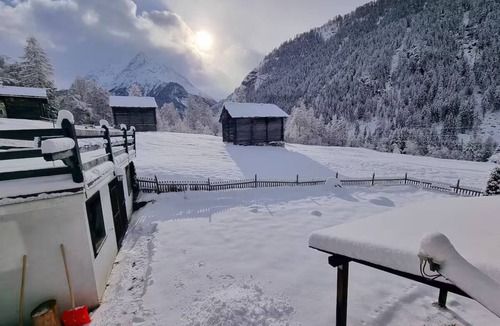 Evolene Ski Chalet | Cosy chalet with stunning views directly on cross-country skiing track