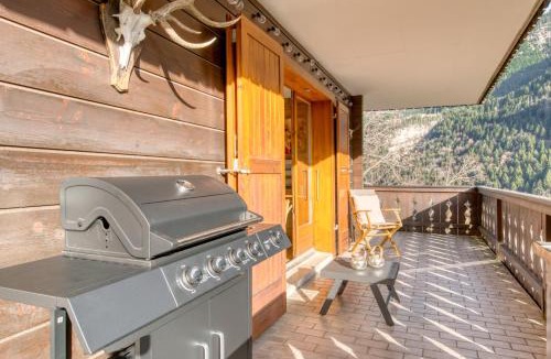 Champery Apartment | Cosy Flat Steps to Cable Car