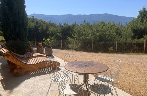 Murinais House | Country House 'Maison Des Trois Chouettes' with Mountain View, Private Terrace and Wi-Fi