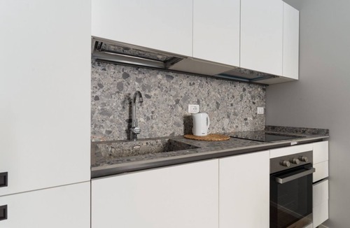 Crescenzago House | Cozy 37m2 studio apartment, perfect for two people, located on the ground floor of a building (1 step to access).The accommodation is located a stone's throw from Crescenzago and the M2 metro stop of the same name, making it strategically ideal for reach