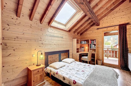 Le Corbier Ski Chalet | Cozy 4* chalet near slopes with parking and wifi for 14 guests