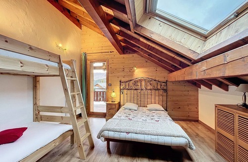 Le Corbier Ski Chalet | Cozy 4* chalet near slopes with parking and wifi for 14 guests