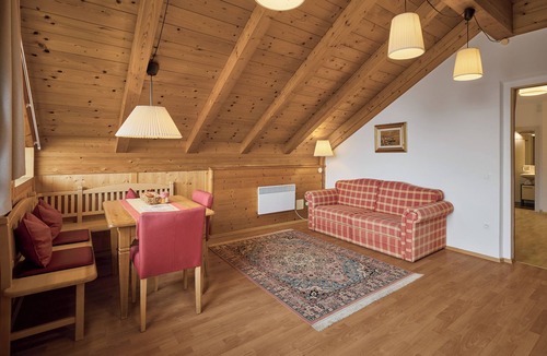 Caldaro Sulla Strada del Vino Apartment | Cozy apartment in Kaltern am See, attic, 2+2 persons, central location
