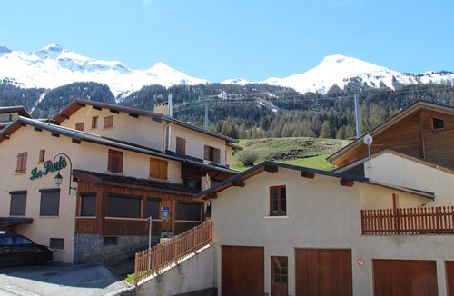 Lanslevillard Apartment | Cozy apt for 6, village center, near slopes, parking, WiFi