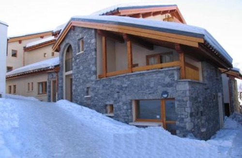 Lanslevillard Apartment | Cozy apt for 6, village center, near slopes, parking, WiFi