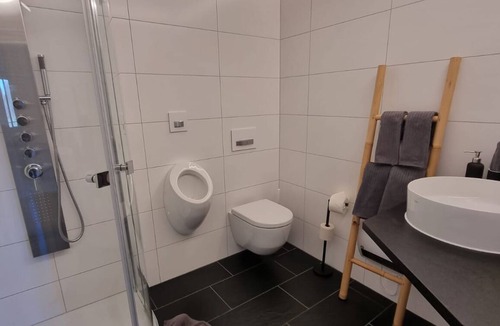 Toster Apartment | Cozy balcony apartment for 4 people with a view of the castle & mountains