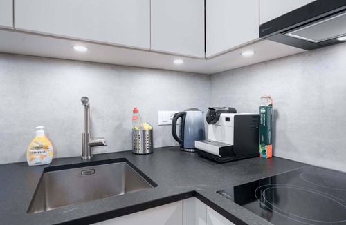 Nuegg Apartment | Cozy Diemtigtal Maisonette - Alpine Charm, Parking