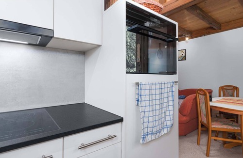 Nuegg Apartment | Cozy Diemtigtal Maisonette - Alpine Charm, Parking