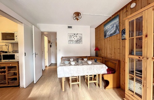 Le Corbier Apartment | Cozy studio at the foot of the slopes with balcony