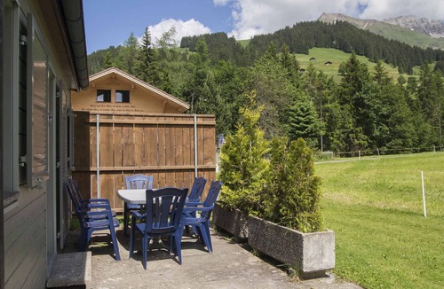 Adelboden House | Cozy vacation chalet with lots of space and seating area