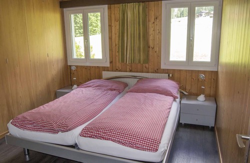 Adelboden House | Cozy vacation chalet with lots of space and seating area